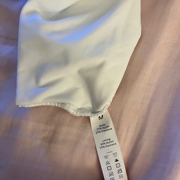 Halara Twist Crop Sports Bra Top - White - Medium - Picture 3 of 4